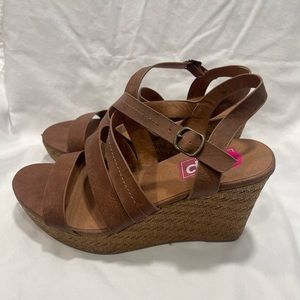 Pop Women's Kylea Wedge Sandals Size 11 Cognac Distress Buckle Comfort Fit
